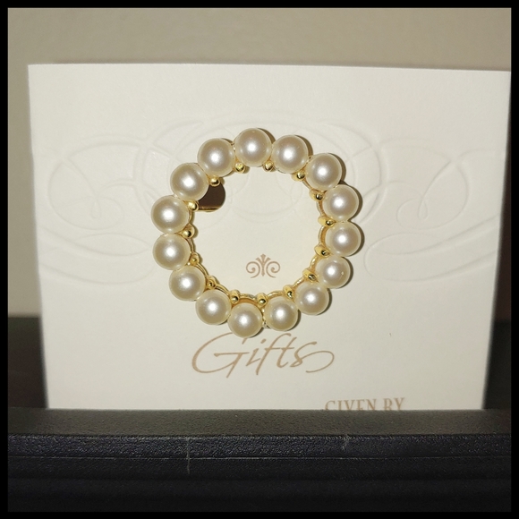 Jewelry - Vintage Circle Brooch